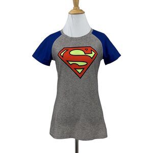 Under Armour Heatgear Fitted Shirt Womens Extra Small Superman Logo Raglan Tee